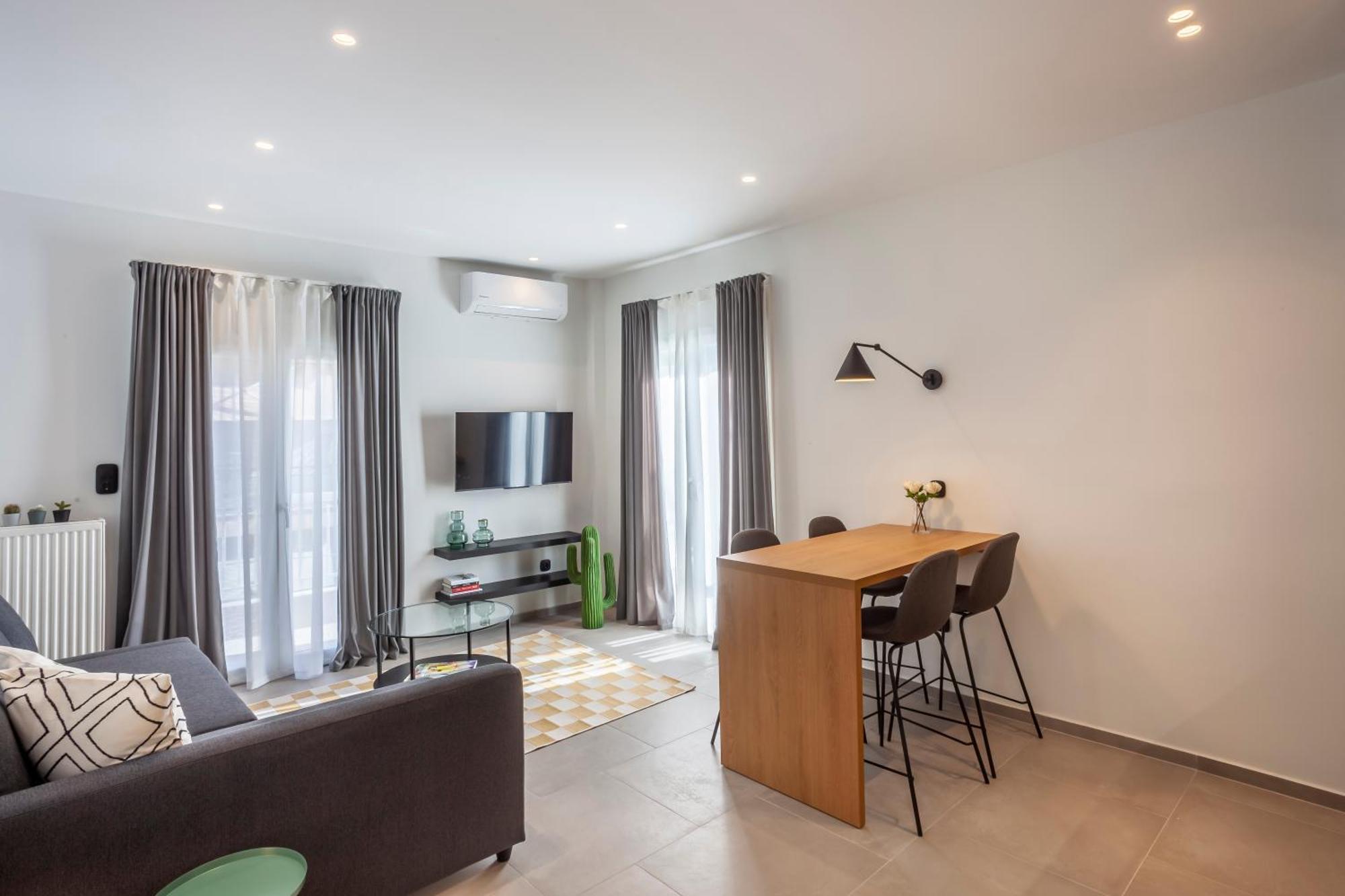 Mazi Charilaou 2,3 Apartment