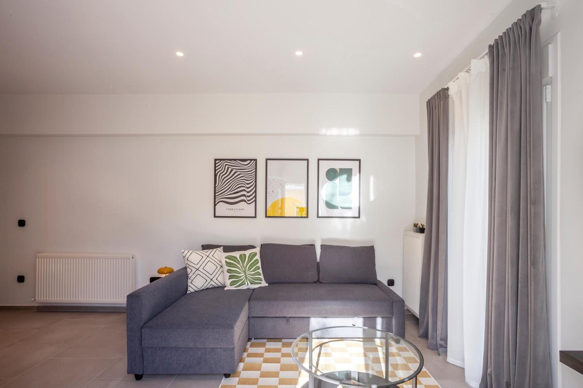 Mazi Charilaou 2,3 * Thessaloniki