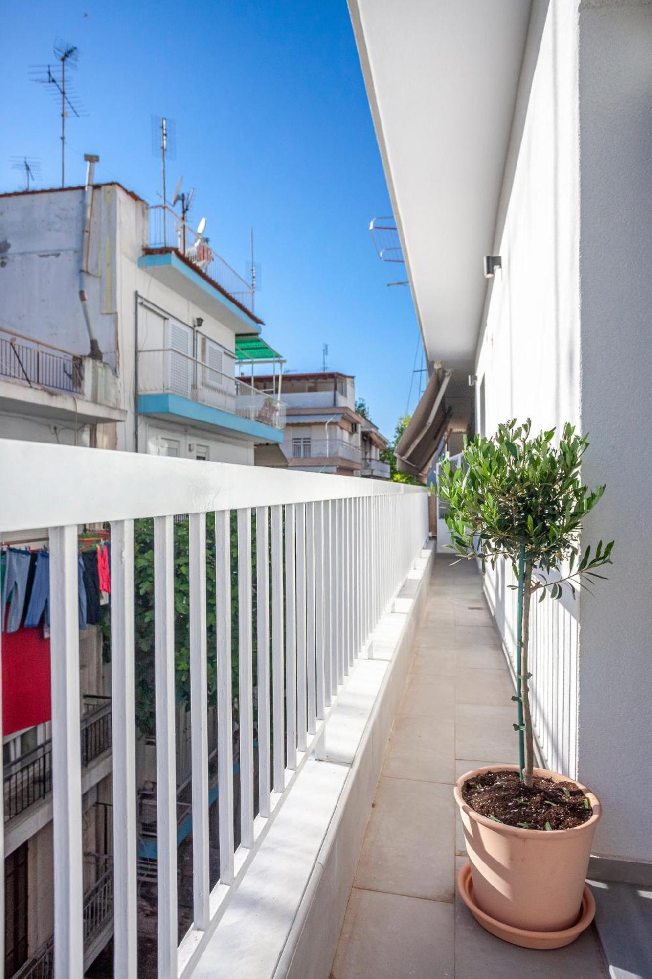 Mazi Charilaou 2,3 Apartment *